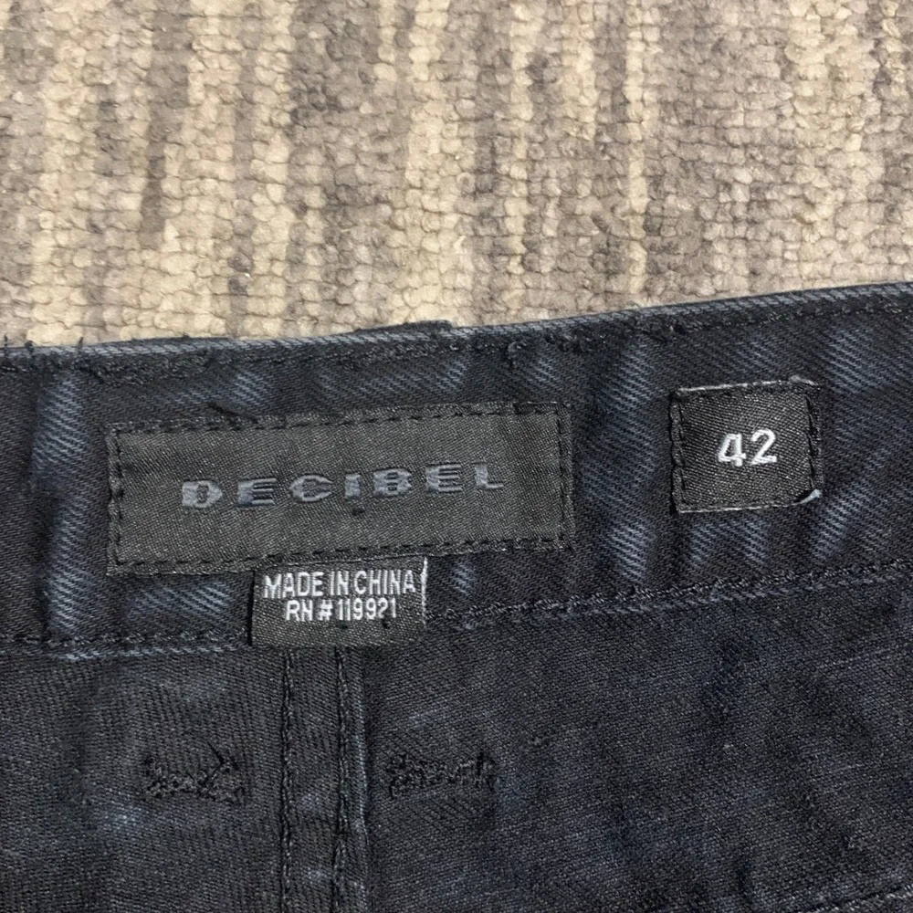 Decibel‎ Distressed Ripped Denim Moto Shorts Zippers Black Mens Size 42